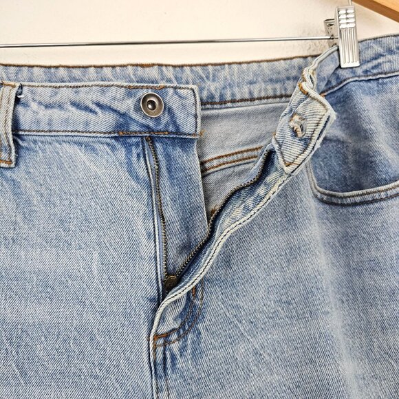 Sanrio Kuromi Butterfly Garden High Rise Mom Jeans Sz 15 Light Blue Wash Cotton - Picture 7 of 14